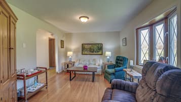 House (2 Bedrooms) | Interior