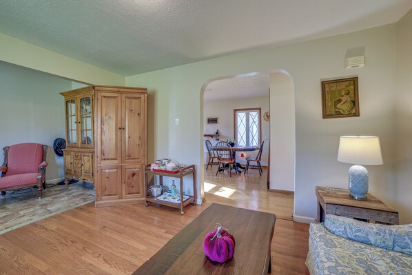 House (2 Bedrooms) | Interior