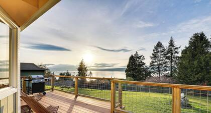 Port Townsend Escape w/ Deck, Bay & Mountain Views
