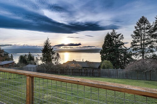 Port Townsend Escape w/ Deck, Bay & Mountain Views