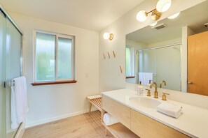 House (2 Bedrooms) | Interior - Port Townsend Escape w/ Deck, Bay & Mountain Views (Port Townsend)