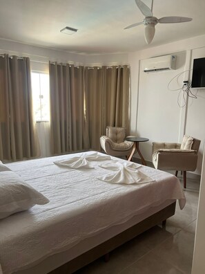 Classic-dobbeltværelse - udsigt til pool | Gratis Wi-Fi