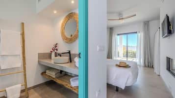 Deluxe Room, Pool View | 1 bedroom, soundproofing, free WiFi