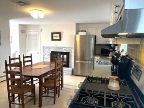 Microwave, stovetop, dishwasher, coffee/tea maker - Chatham Tails & Trails! (Chatham)