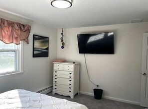 3 bedrooms, iron/ironing board, internet, bed sheets - Chatham Tails & Trails! (Chatham)