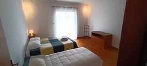 3 bedrooms, iron/ironing board, WiFi, bed sheets