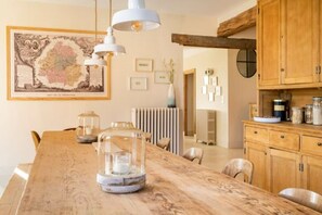 Dining - Magnifique Maison Ancienne Avec Piscine et vue (Bardou)