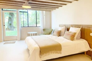 8 bedrooms, iron/ironing board, free WiFi, bed sheets - Magnifique Maison Ancienne Avec Piscine et vue (Bardou)