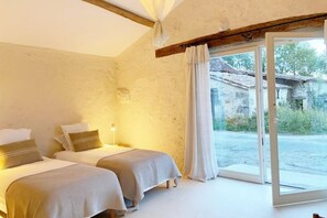 8 chambres, fer et planche à repasser, Wi-Fi gratuit, draps fournis
