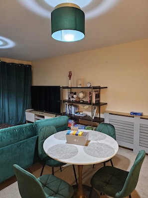 Apartment | Dining