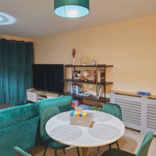Apartment | Dining