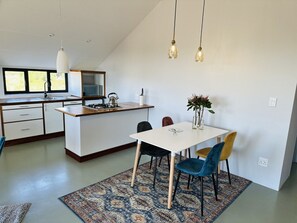 Dining - World of Horses Flats - Kisangani (Stellenbosch)