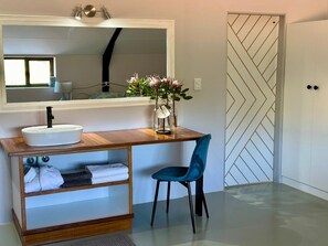 1 bedroom, iron/ironing board, free WiFi, bed sheets - World of Horses Flats - Kisangani (Stellenbosch)