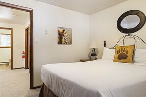 3 habitaciones, tabla de planchar con plancha, wifi y ropa de cama 