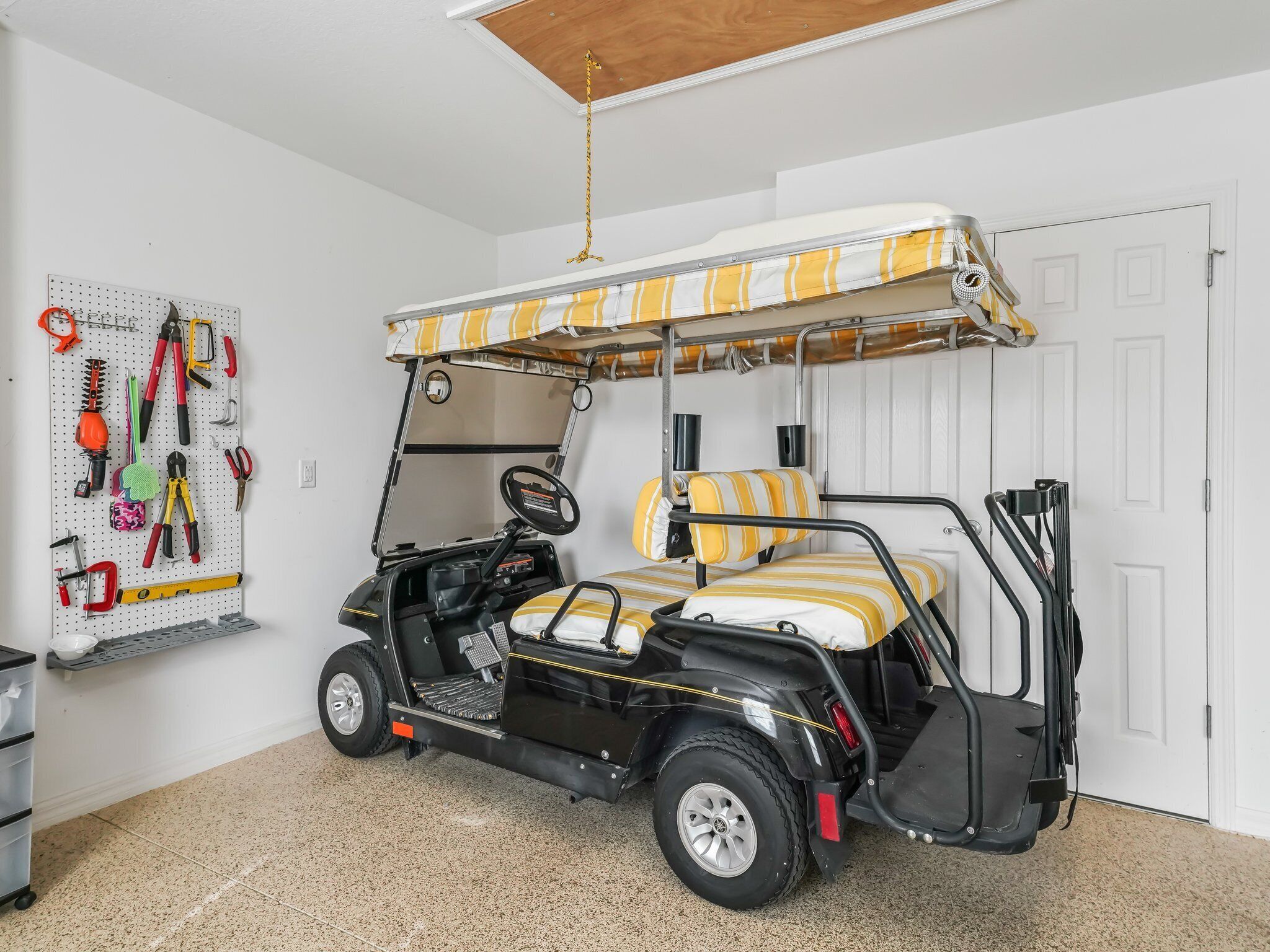 Sunny Retreat: 3BR/2BA Courtyard Villa  - Golf Cart Included!