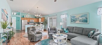 Sunny Retreat: 3BR/2BA Courtyard Villa  - Golf Cart Included!