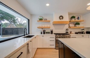 Fridge, microwave, oven, stovetop - Spring Branch Paradise, 4-BD Backyard Pool Oasis (Houston)