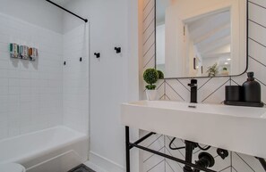 Shower, towels, shampoo