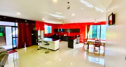 Penthouse with gorgeous 360 degree views and amazing sunsets