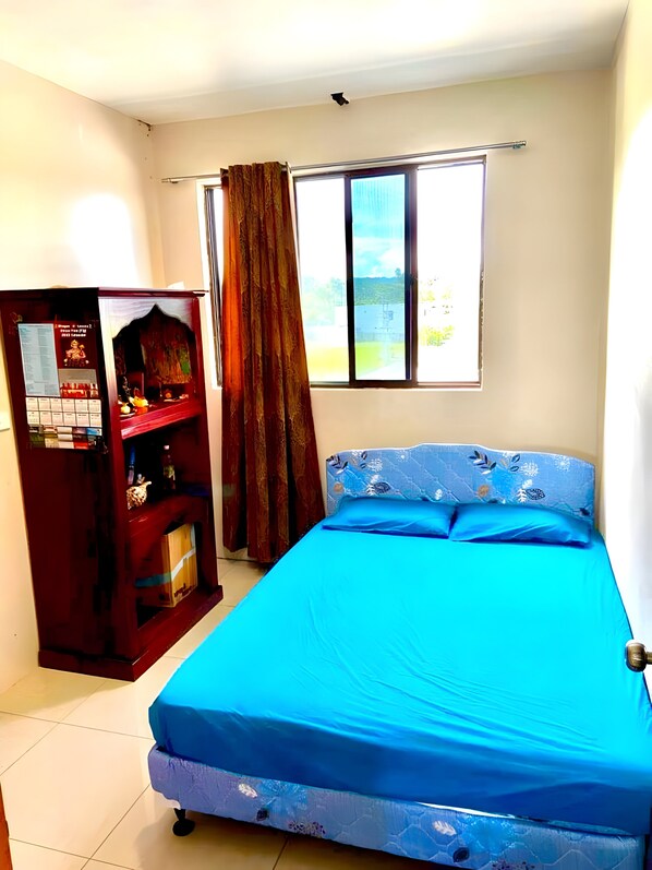 4 bedrooms, in-room safe, iron/ironing board, free WiFi