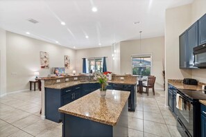 Fridge, microwave, oven, stovetop - Private Pool! Free Water Park! Near Disney World! (Davenport)