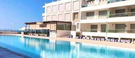 Piscine extérieure, piscine chauffée