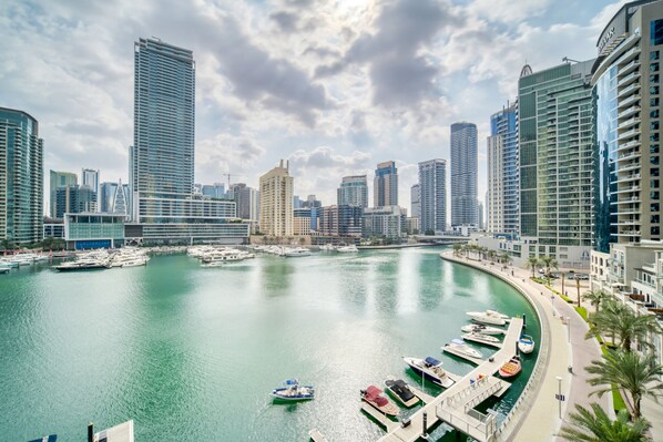 Marina - Elegant 2BR at Beauport XI Dubai Marina by Deluxe Holiday Homes (Dubai)