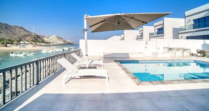High-end 4BR Villa with Assistant’s Room Al Dana Island, Fujairah by Deluxe Holiday Homes