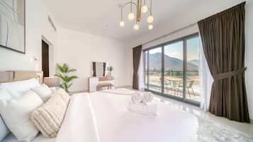 4 bedrooms, iron/ironing board, free WiFi, bed sheets