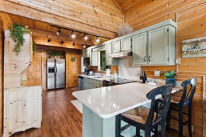 Fridge, microwave, oven, stovetop - Lakeside Retreat in Eureka | 3 Bed, 2 Bath (Eureka)