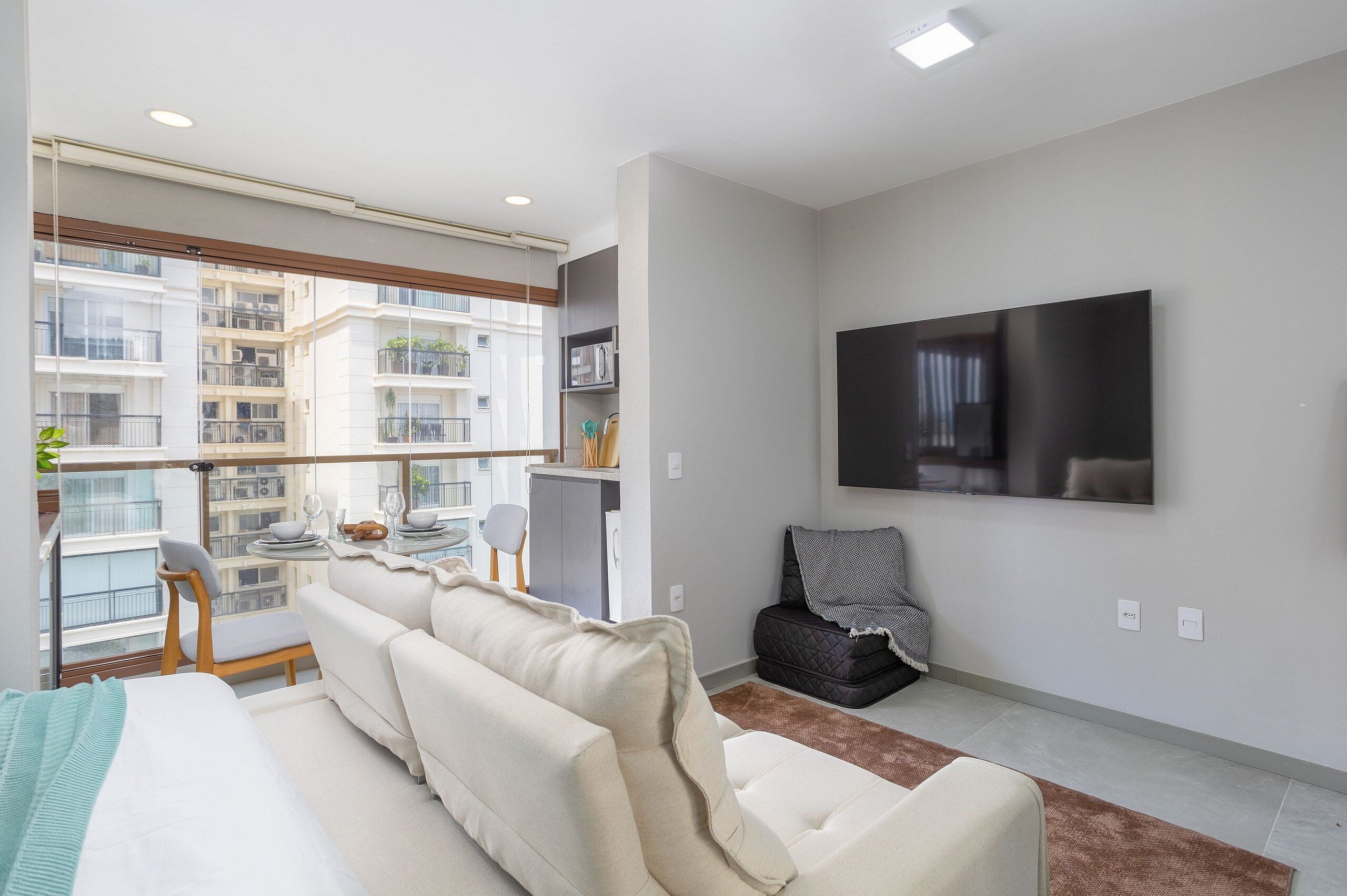 Apartamento básico | Área de estar | TV