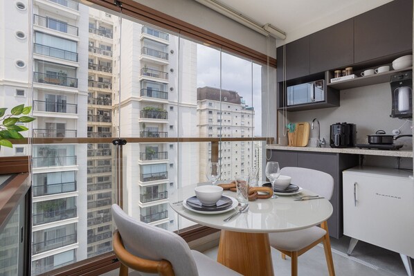 Basic Apartment | Dining