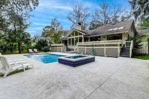 A heated pool - Sunset Rentals | Gloucester 26 (Hilton Head Island)