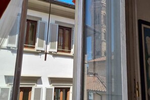 Interior - THE HEADQUARTERS OF ART: Central studio apartment between the Duomo and Piazza Signoria.  A/C (Firenze)