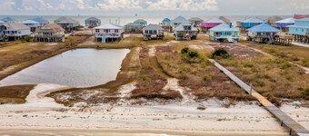 Bayfront Beach House with Sandy Beach, screen porch and direct Bay view - Casa N
