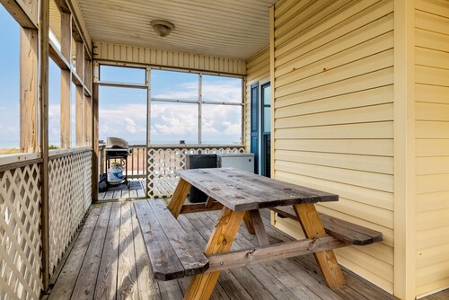 Bayfront Beach House with Sandy Beach, screen porch and direct Bay view - Casa N