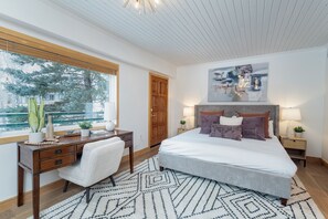 2 soveværelser, skrivebord, strygejern/strygebræt, internetforbindelse