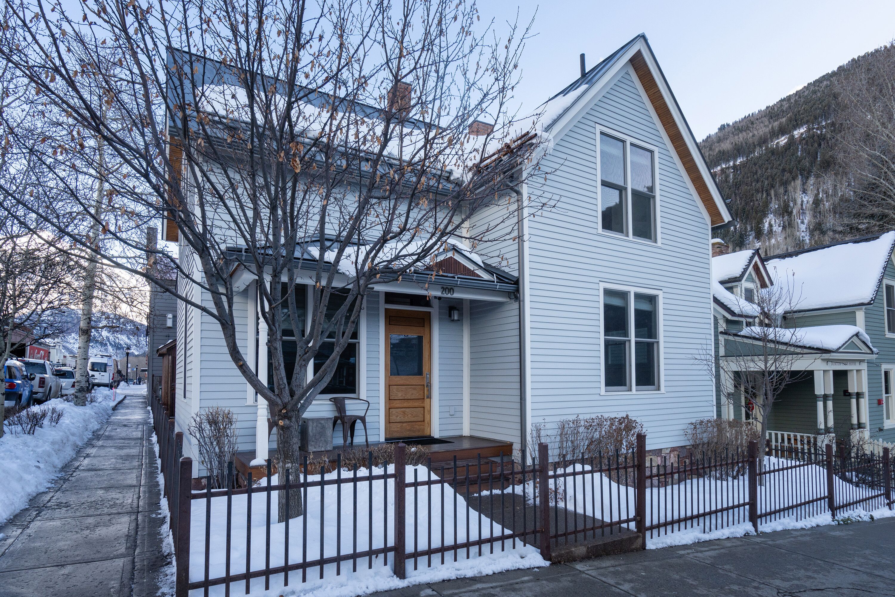 MAJESTIC OAK-Steps to the Gondola, a Block to Main Street Shops & Restaurants!