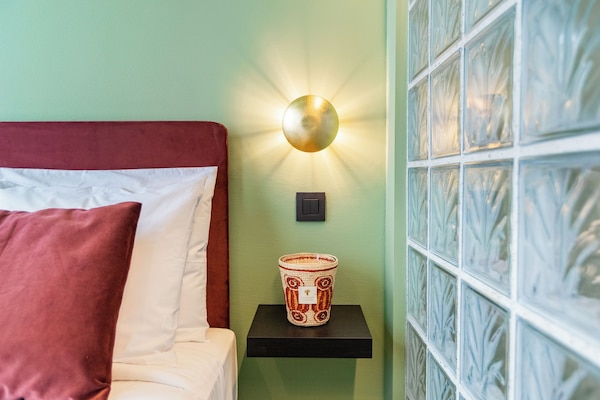 Minibar, rideaux occultants, fer et planche à repasser, Wi-Fi gratuit