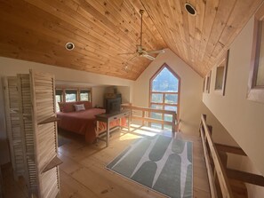 Room - Hunter- Windham Ski Loft
5 mins to Windham Mountain, 15 mins to Hunter Mountain. (Windham)