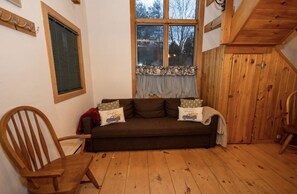 Living area - Hunter- Windham Ski Loft
5 mins to Windham Mountain, 15 mins to Hunter Mountain. (Windham)