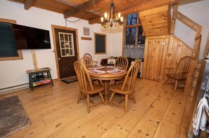 Dining - Hunter- Windham Ski Loft
5 mins to Windham Mountain, 15 mins to Hunter Mountain. (Windham)