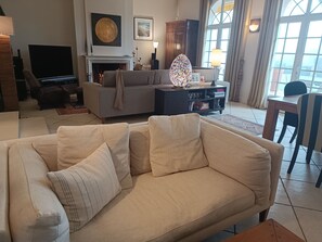 Smart TV, fireplace - Biarritz-bassussarry :large Villa on Golf Course,8 to 10 People,10min to Beach (Bassussarry)