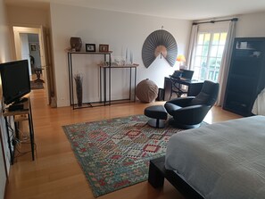 5 chambres, fer et planche à repasser, Wi-Fi, draps fournis