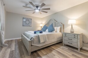 4 bedrooms, iron/ironing board, Internet, bed sheets