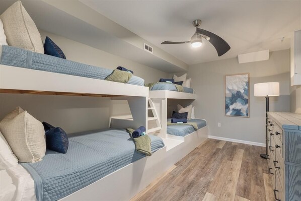 4 bedrooms, iron/ironing board, Internet, bed sheets