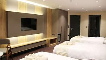 Quarto quádruplo conforto | Cofres nos quartos, escrivaninha, quartos à prova de som