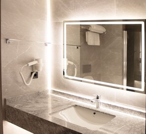 Chambre Standard | Salle de bain | Chaussons, serviettes fournies