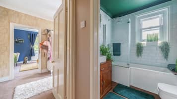 Shower, towels, soap, shampoo