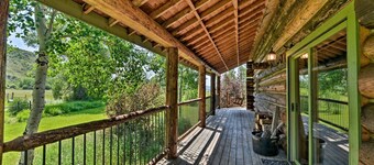 Longhorn Ranch Cabin w/ Hot Tub, Large Deck and Stunning Views!